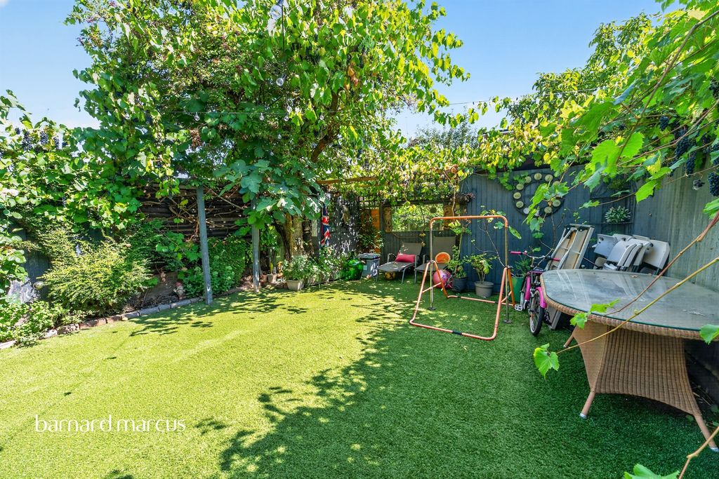 Property photo 2 of 8