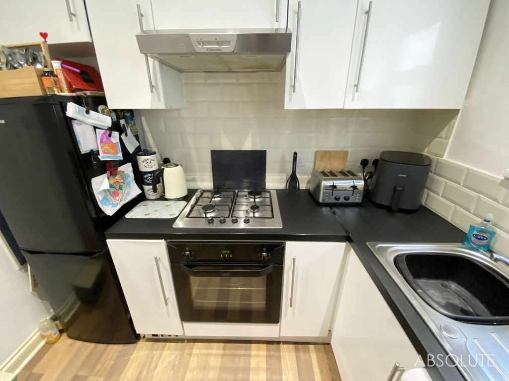 Property photo 2 of 23