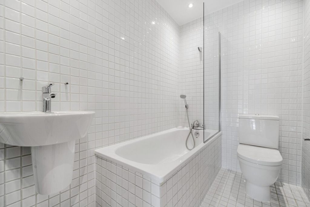 Property photo 2 of 8 Picture No. 20