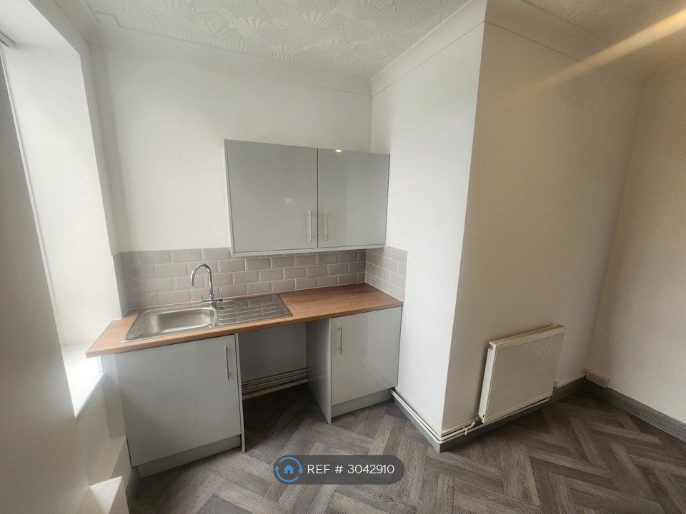 Property photo 3 of 16 Kitchen