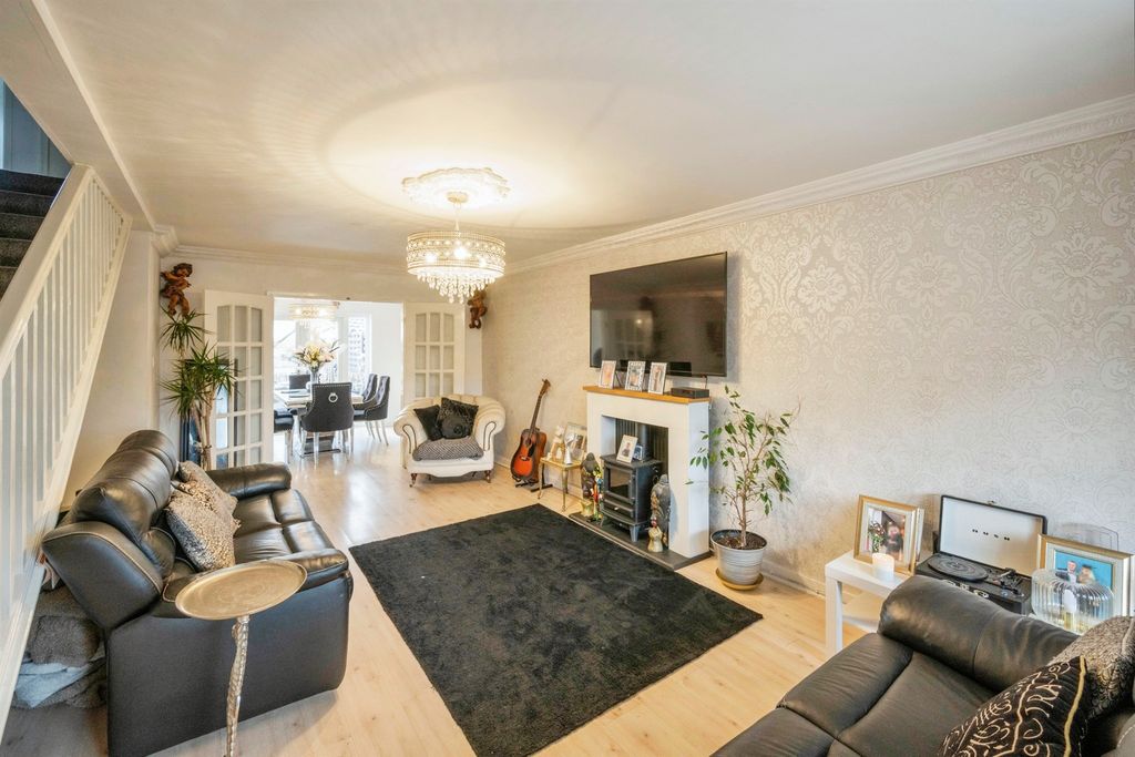 Property photo 2 of 28