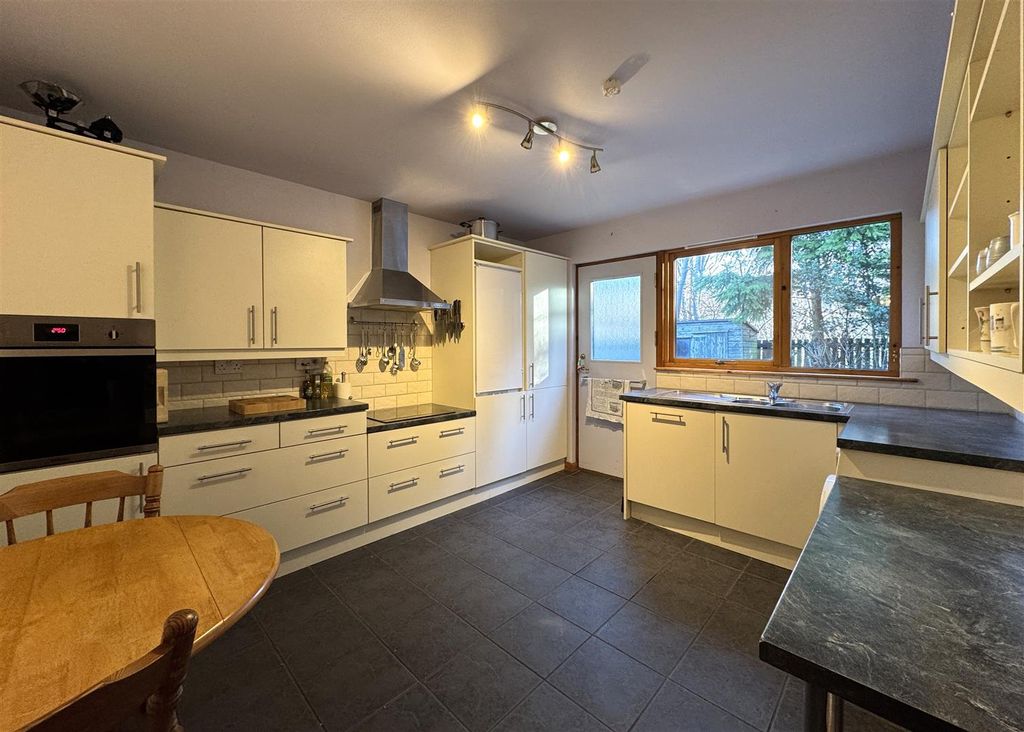 Property photo 3 of 18 Kitchen.Jpg