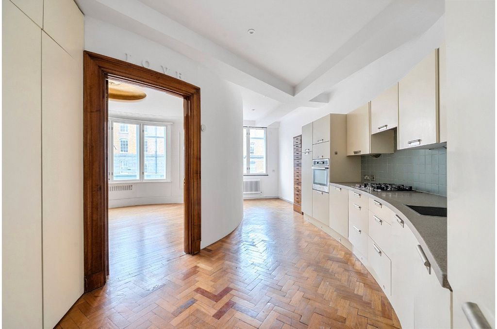 Property photo 3 of 16 Kitchen/Reception