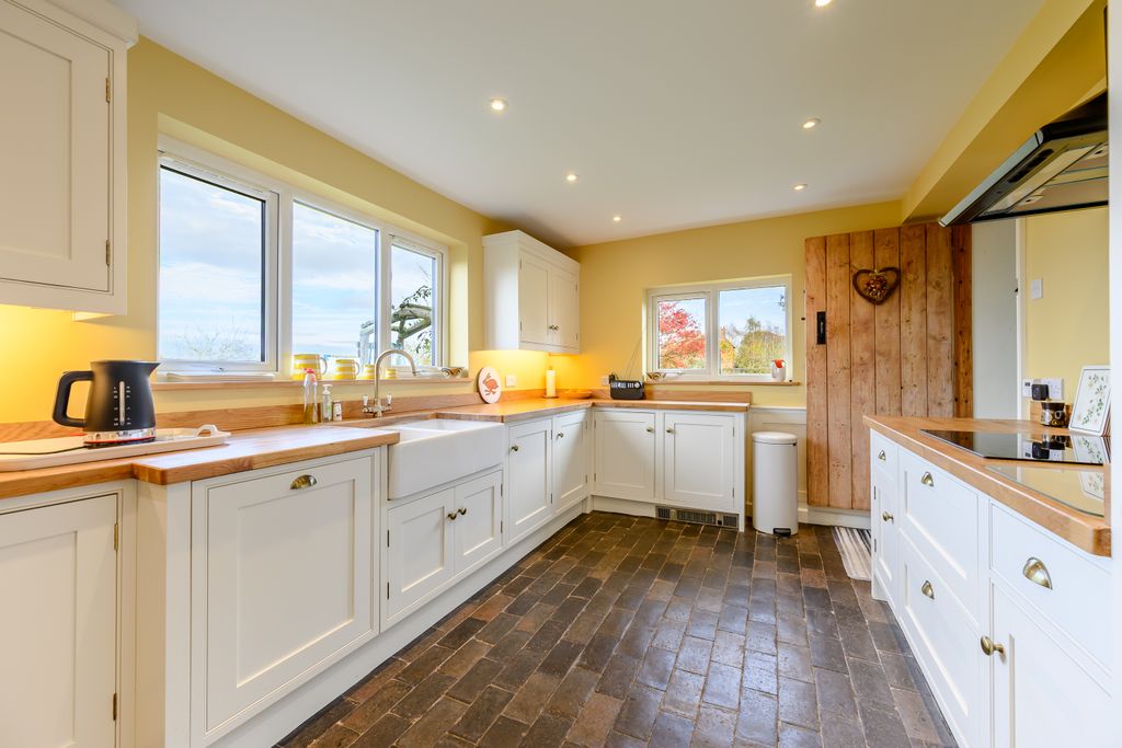 Property photo 3 of 22 Kitchen