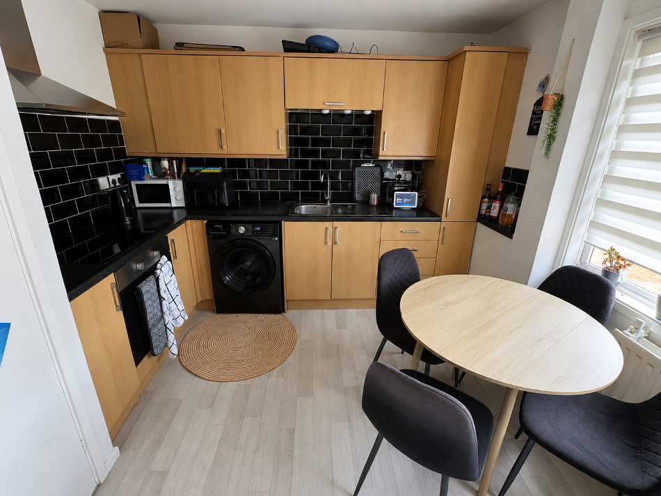 Property photo 2 of 9 Kitchen
