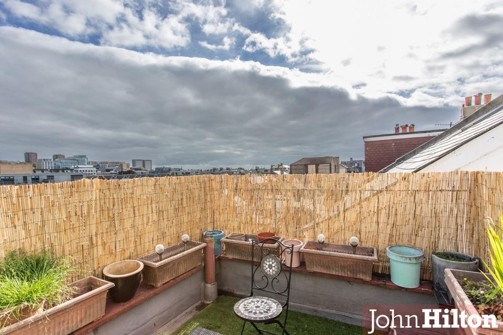 Property photo 3 of 19 Gloucester Road19.Jpg