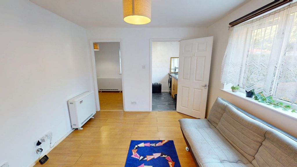 Property photo 2 of 11 Image