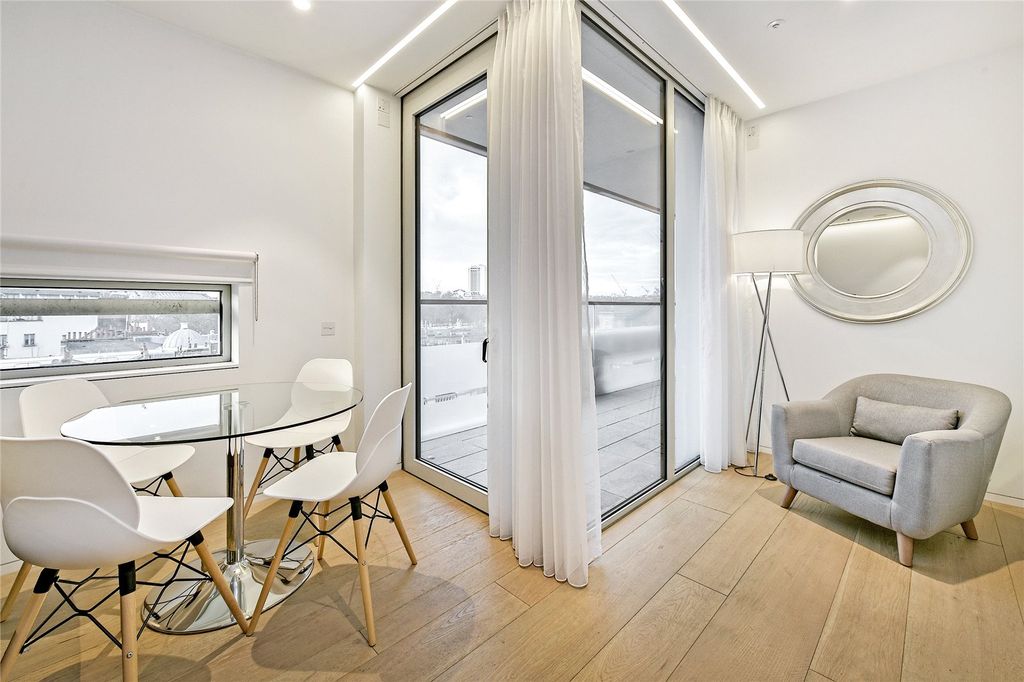 Property photo 1 of 18 Reception