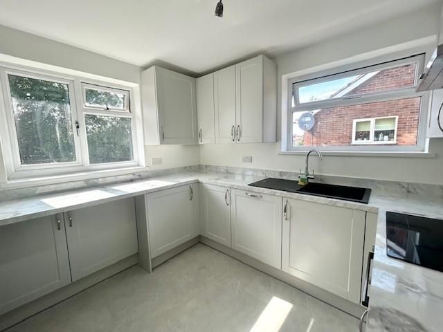 Property photo 3 of 8 Kitchen