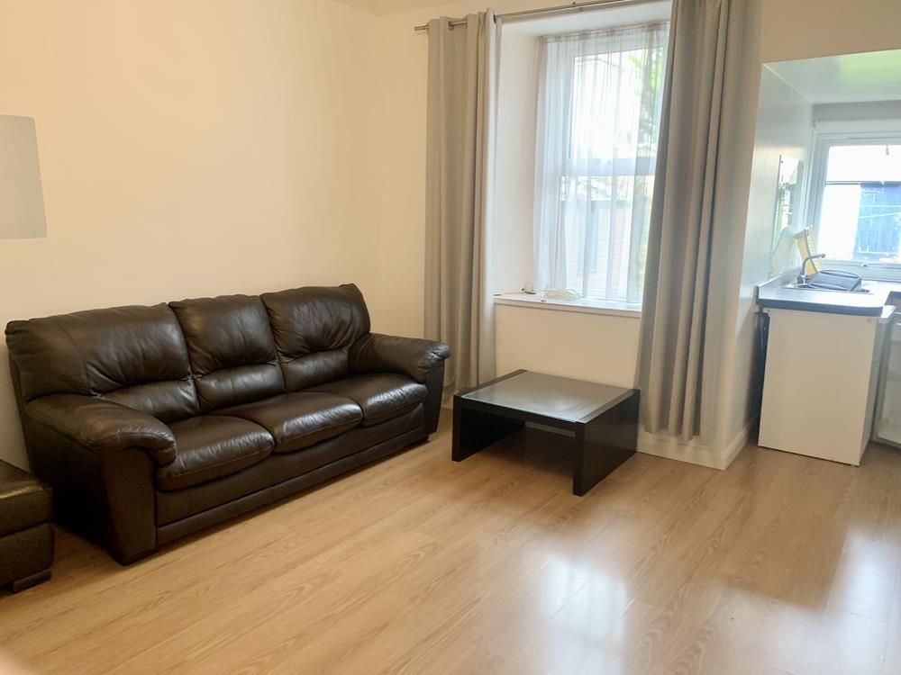 Property photo 1 of 5 Lounge