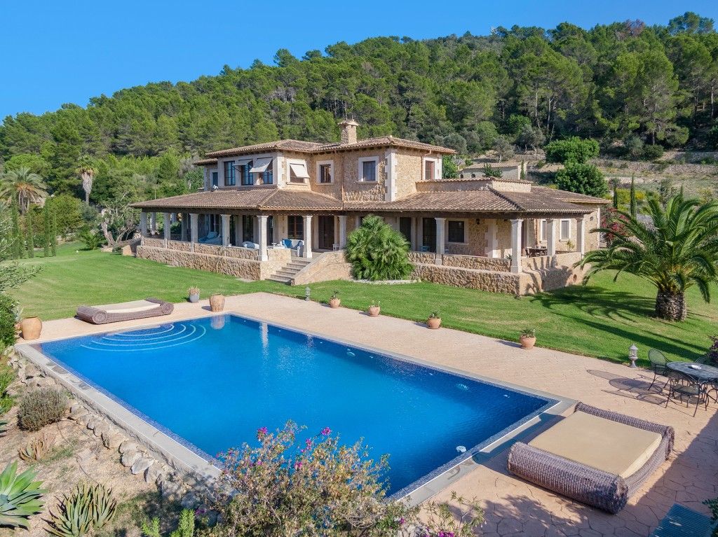 Property photo 1 of 20 Exterior And Pool (1)