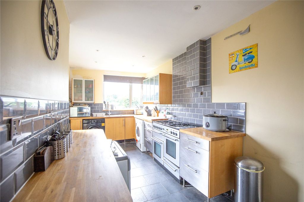 Property photo 3 of 28 Picture No. 14