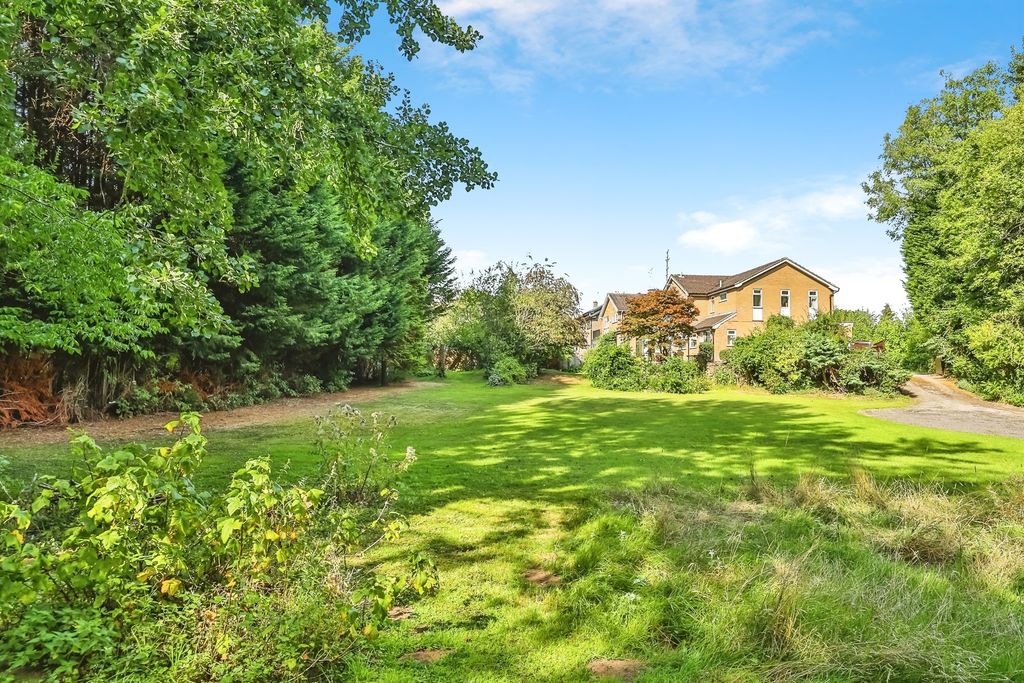 Property photo 3 of 28