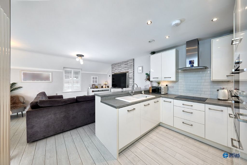 Property photo 3 of 15 Kitchen