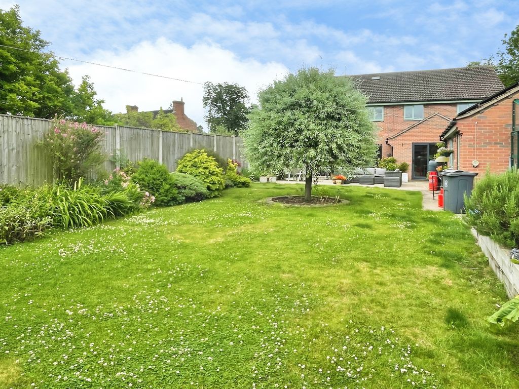 Property photo 2 of 24 75d0Bf0F-7Bf04689-Ccec-468c-B4B9-1B9c8d87d273