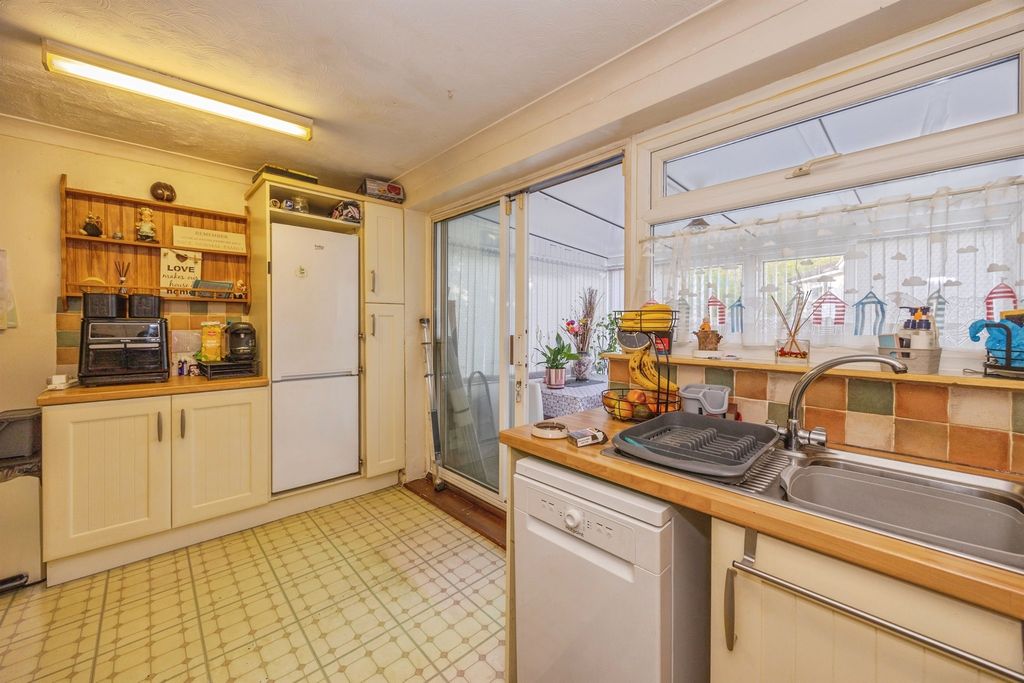 Property photo 3 of 25