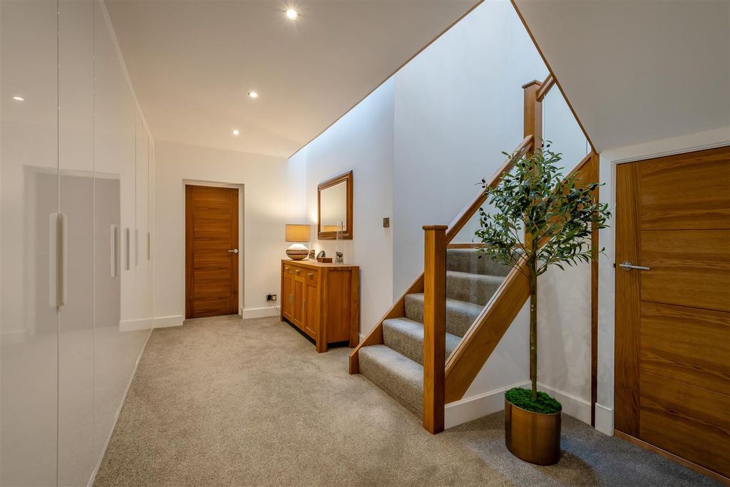 Property photo 3 of 56 8647547-Interior31.Jpg