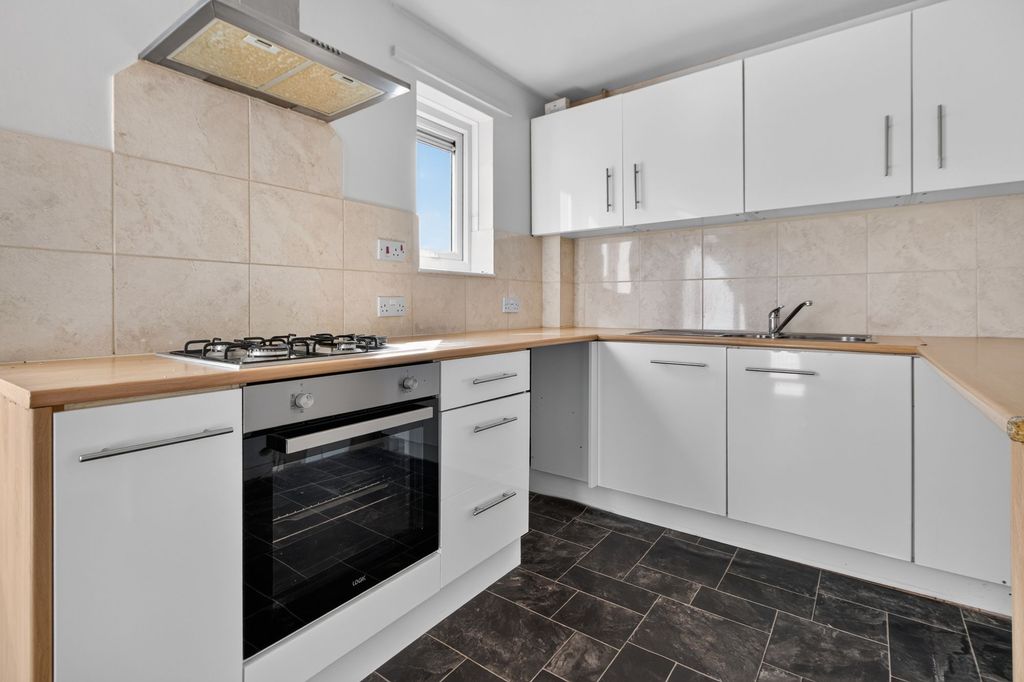 Property photo 3 of 11 Kitchen / Diner