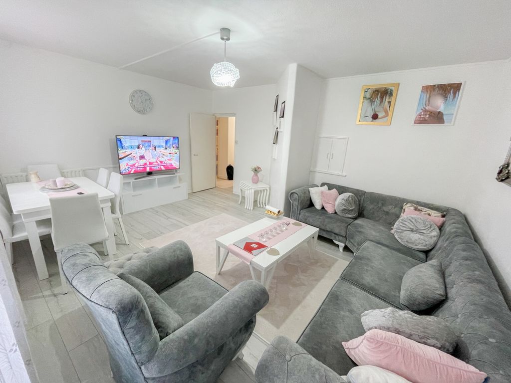 Property photo 1 of 13 Photo 12