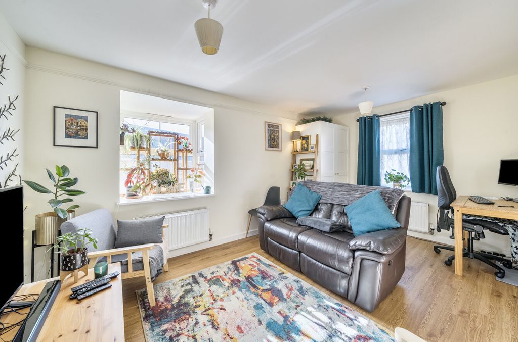 Property photo 3 of 19 Sitting Room