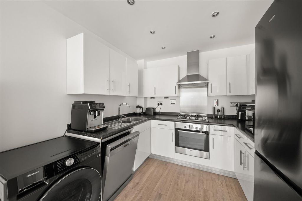 Property photo 2 of 14 2