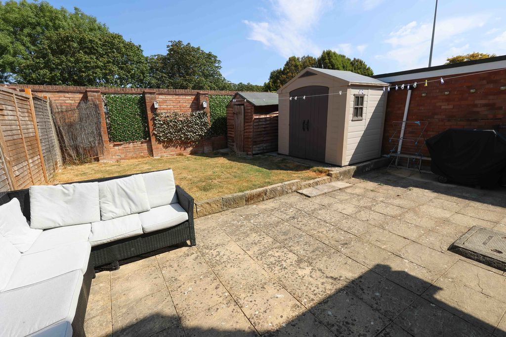 Property photo 3 of 12 Garden
