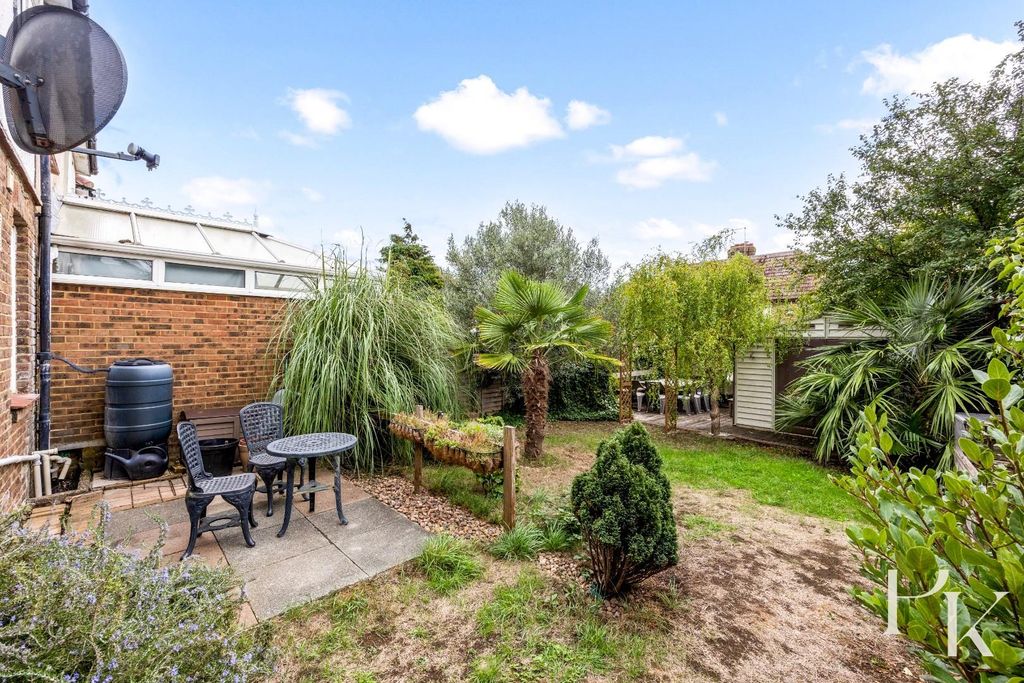 Property photo 2 of 17