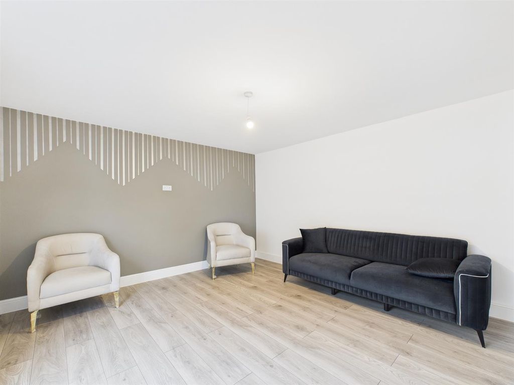 Property photo 3 of 10 Cam03604G0-Pr0204-Still035.Jpg