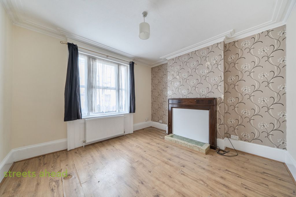 Property photo 3 of 16 F083c1F5-Df11-4Aa...