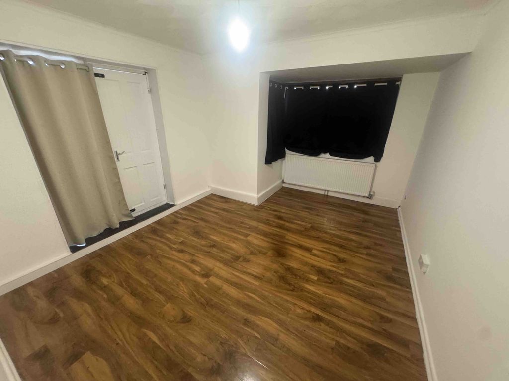 Property photo 2 of 8 Gallery