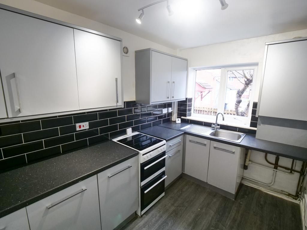 Property photo 2 of 10 Kitchen