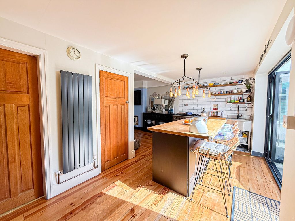 Property photo 2 of 22