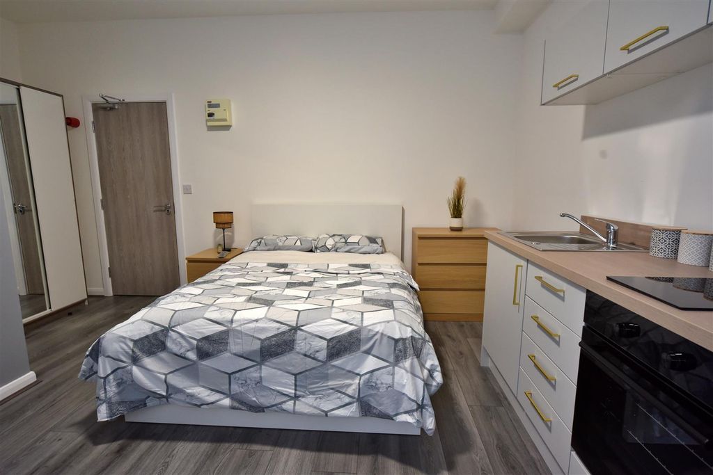 Property photo 1 of 5 165Ar_Room12_02.Jpg
