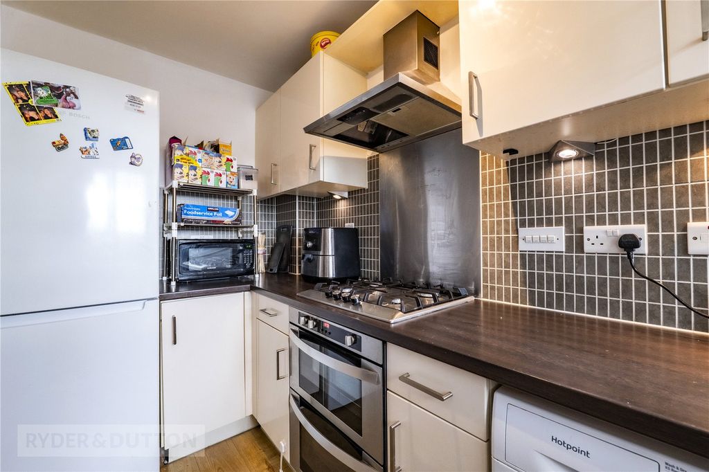 Property photo 3 of 20 Kitchen