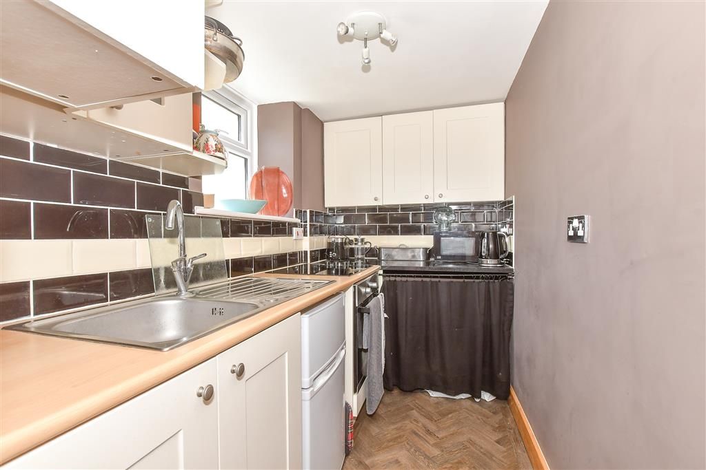 Property photo 3 of 8 Kitchen