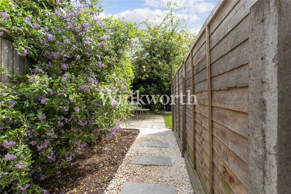 Property photo 2 of 9 Picture No. 14