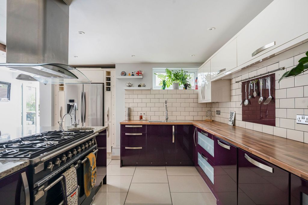 Property photo 3 of 37
