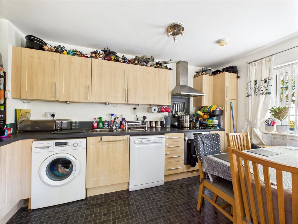 Property photo 3 of 8 3 - Picture No. 17