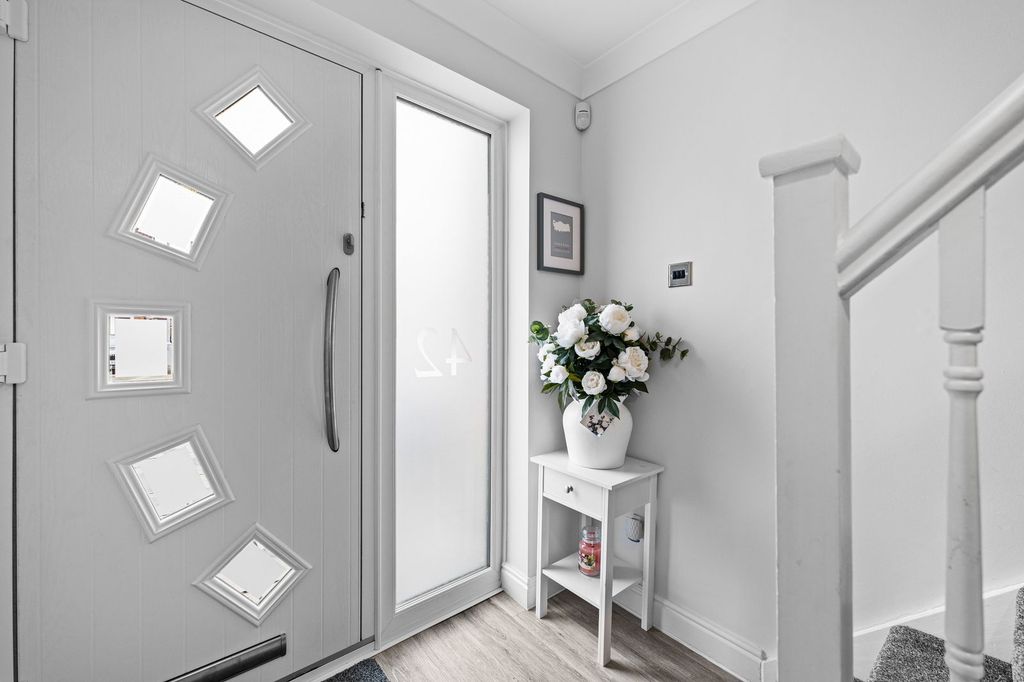 Property photo 2 of 29