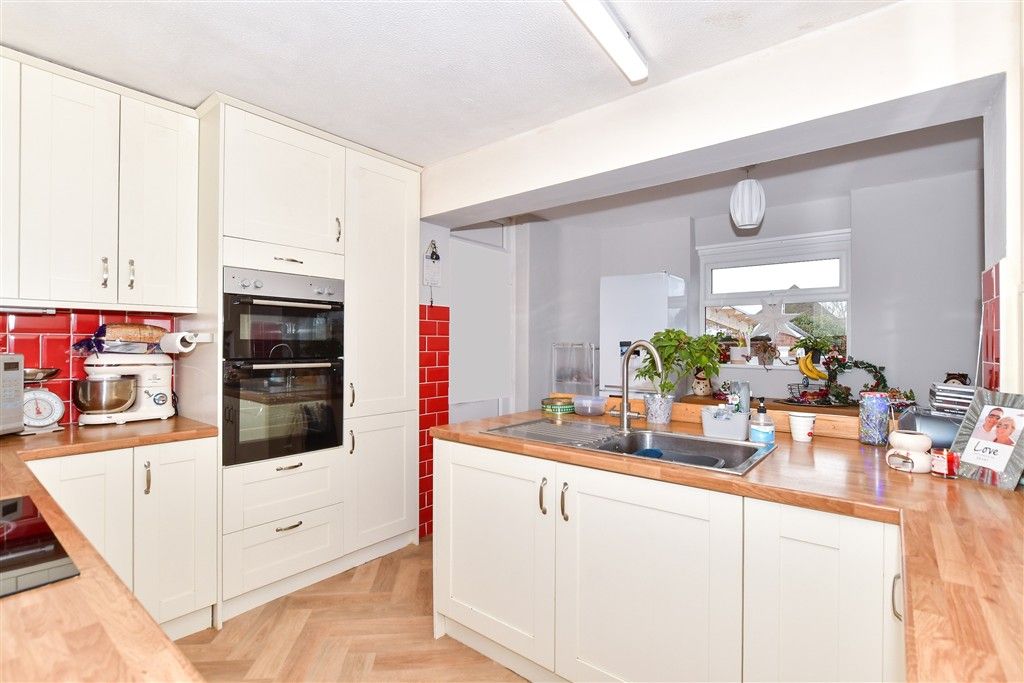 Property photo 1 of 10 Kitchen