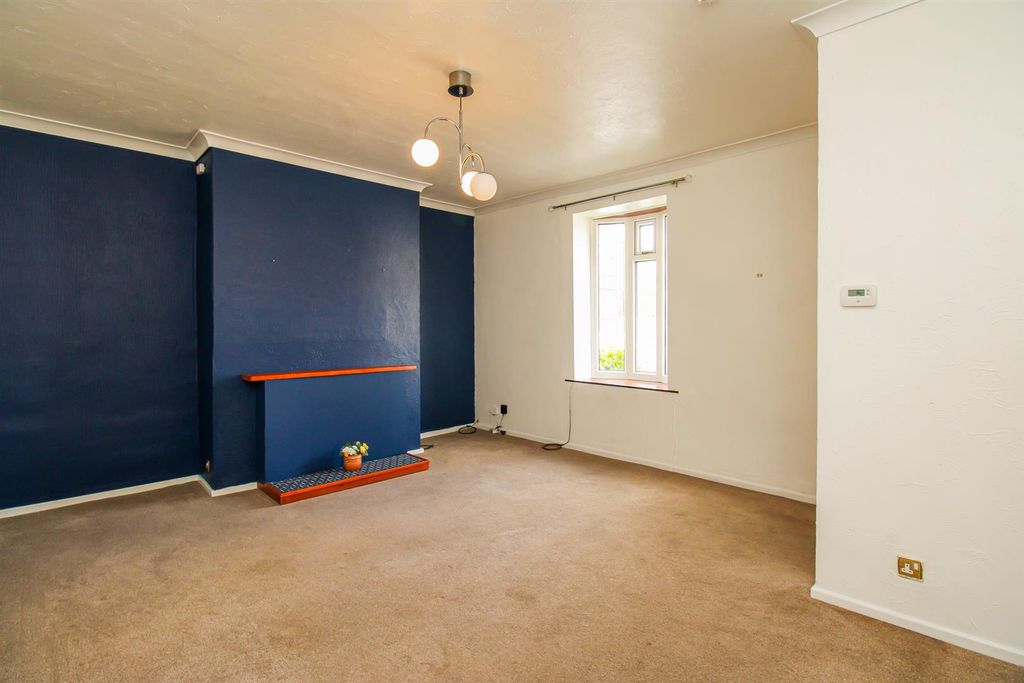 Property photo 3 of 8 Living Room