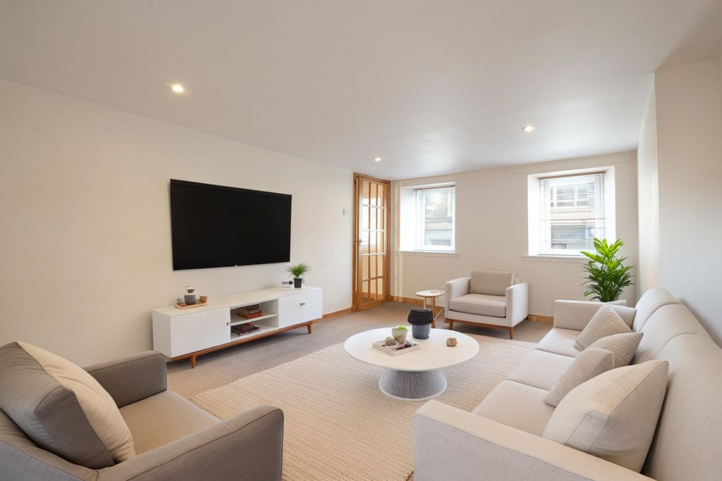 Property photo 1 of 14 Lounge