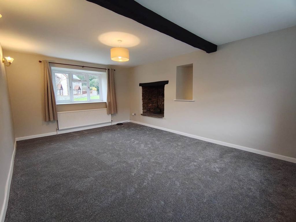 Property photo 3 of 19 Lounge 2