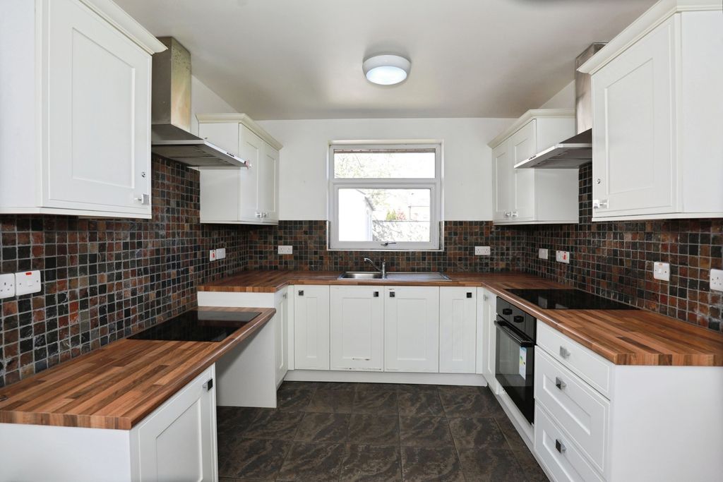 Property photo 3 of 16 Pbox-Img.Jpg