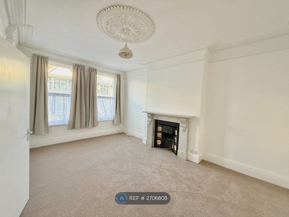 Property photo 1 of 9 Living Room