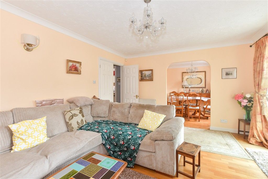 Property photo 3 of 15 Lounge