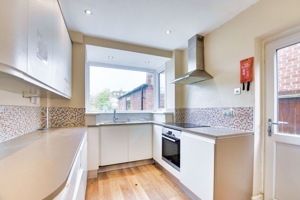 Property photo 2 of 21