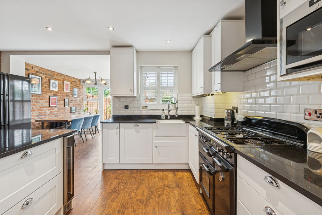 Property photo 2 of 36