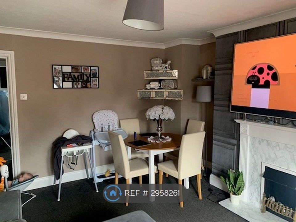 Property photo 2 of 12 Lounge (Let Unfurnished)