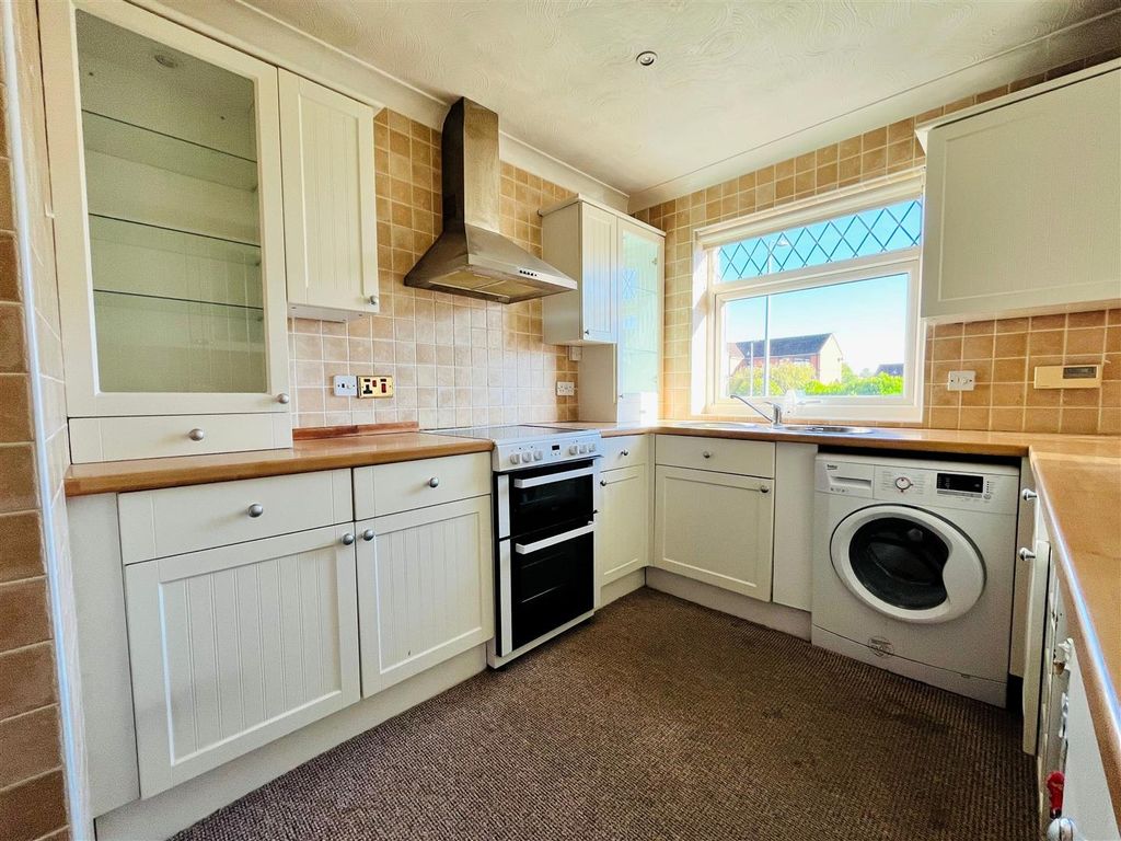 Property photo 2 of 15 Kitchen